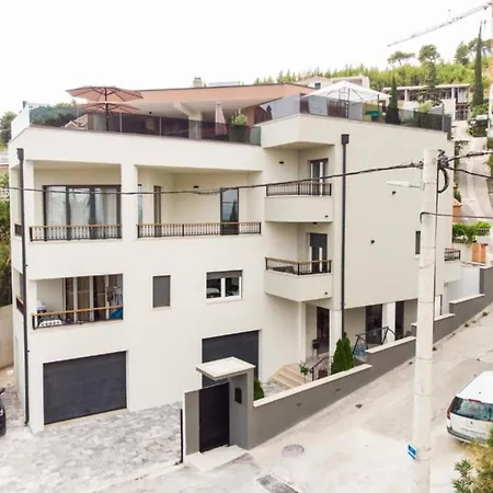 Three-bedroom Penthouse Apartmán