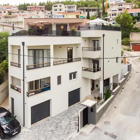 Three-bedroom Penthouse Apartmán *