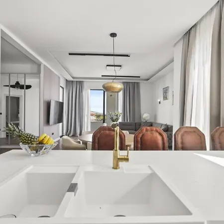 Three-bedroom Penthouse Apartmán